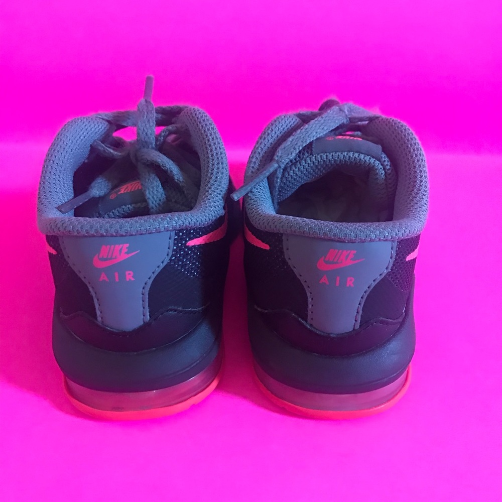 Shoes - Picture 5 of 7